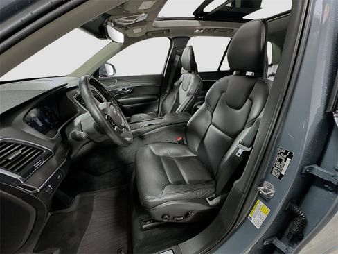 Used 2020 Volvo XC90 T5 Momentum image 22