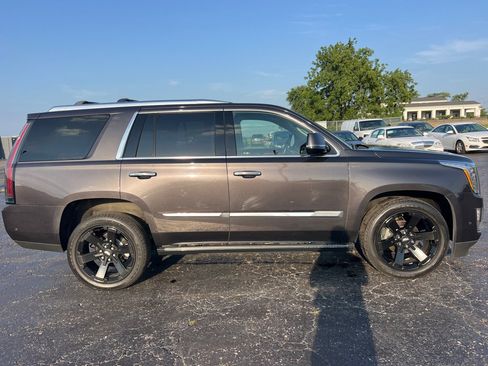Used 2017 Cadillac Escalade Premium Luxury AWD/4WD image 8