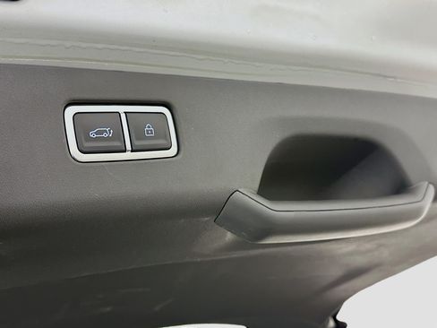 Used 2024 Kia EV9 GT-Line AWD/4WD image 32