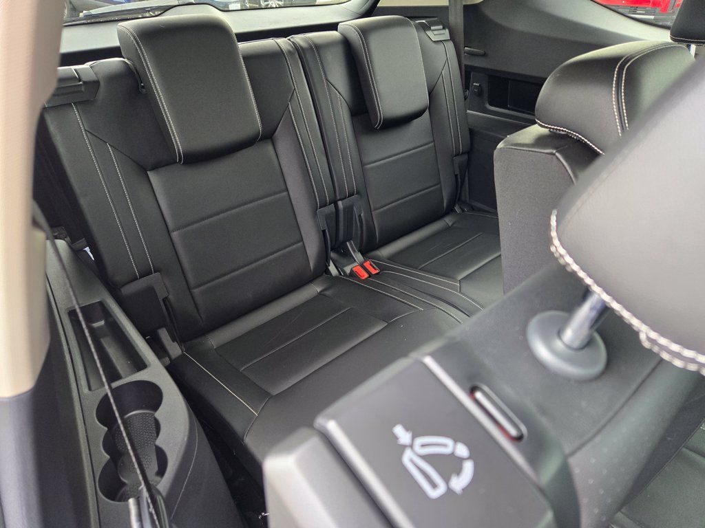 Used 2023 Volkswagen Atlas SE w/ Black Wheel Package AWD/4WD image 18