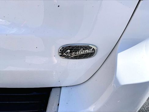 Used 2014 Jeep Grand Cherokee Overland w/ Advanced Technology Group AWD/4WD image 8