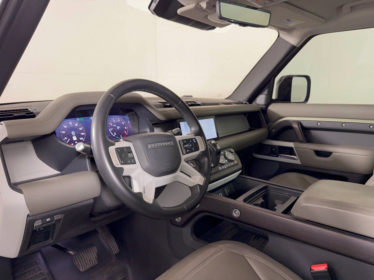 Used 2020 Land Rover Defender 110 HSE AWD/4WD image 4