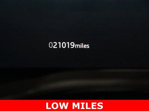 Used 2021 Jaguar XF R-Dynamic SE image 15