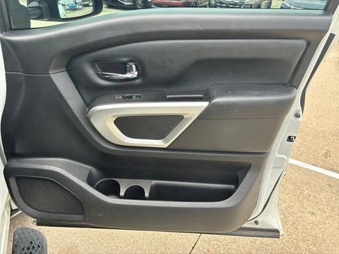 Used 2017 Nissan Titan SV AWD/4WD image 13