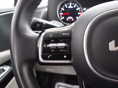 Used 2023 Kia Carnival LX image 23