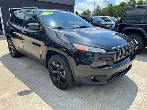 Used 2016 Jeep Cherokee Latitude w/ Comfort/Convenience Group AWD/4WD image 1