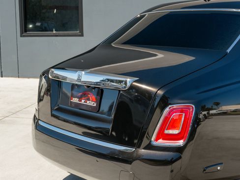 Used 2021 Rolls-Royce Phantom Sedan RWD image 42