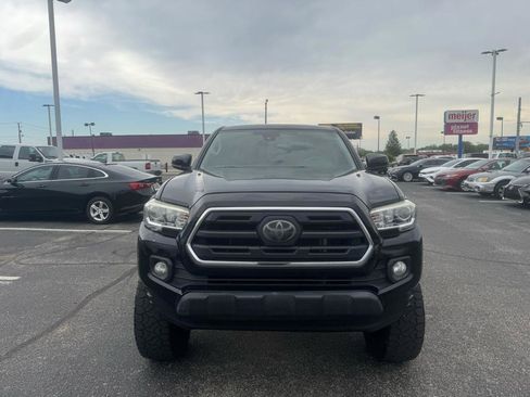 Used 2018 Toyota Tacoma SR5 RWD image 3