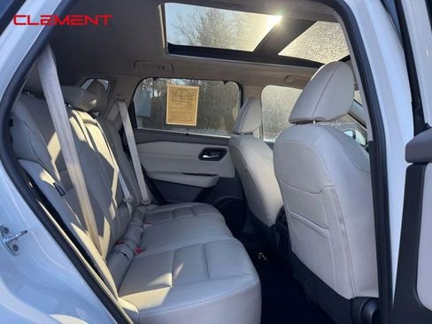 Used 2023 Nissan Rogue SV w/ SV Premium Package image 14