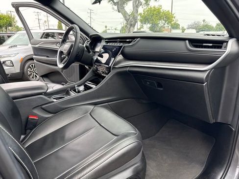 Used 2024 Jeep Grand Cherokee L Limited w/ Luxury Tech Group II AWD/4WD image 36