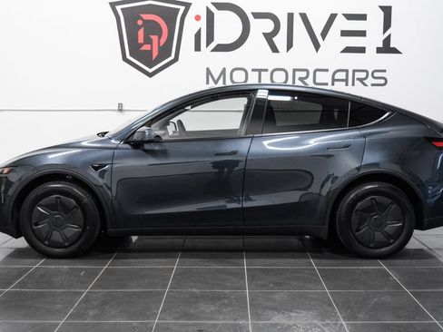 Used 2026 Tesla Model Y 2WD image 11