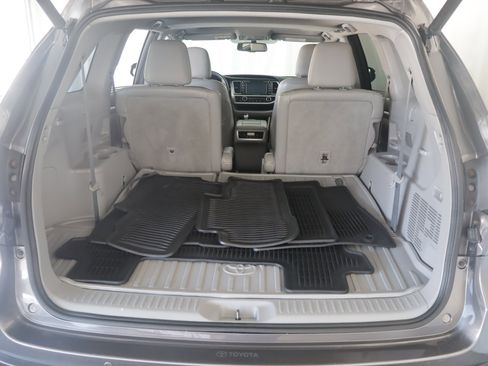 Used 2016 Toyota Highlander Limited image 28