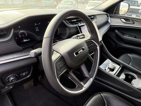 Used 2024 Jeep Grand Cherokee L Limited w/ Luxury Tech Group II image 5