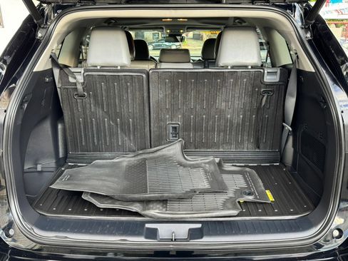 Used 2023 Toyota Highlander XLE AWD/4WD image 32