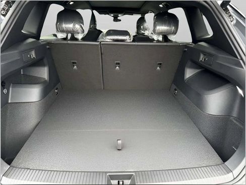 New 2026 Volkswagen Tiguan SE R-Line image 7