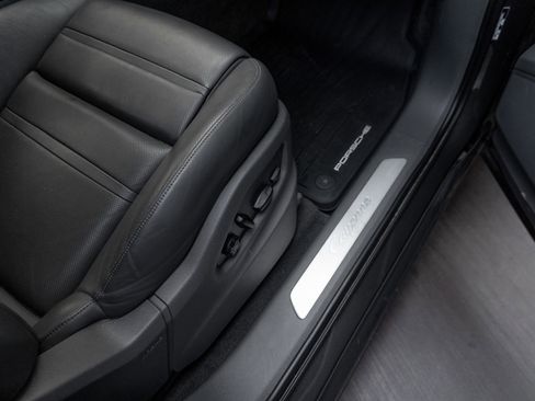 Certified 2023 Porsche Cayenne AWD/4WD image 34