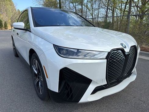 Used 2023 BMW iX xDrive50 w/ Premium Package image 10