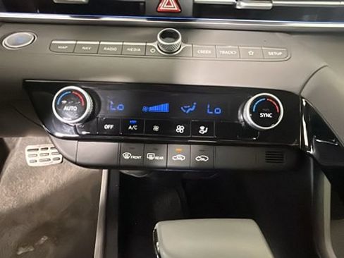 Certified 2025 Hyundai Elantra SEL FWD image 22