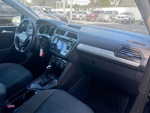 Used 2018 Volkswagen Tiguan S image 28