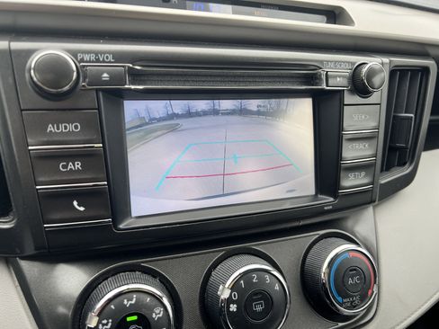 Used 2015 Toyota RAV4 LE image 17