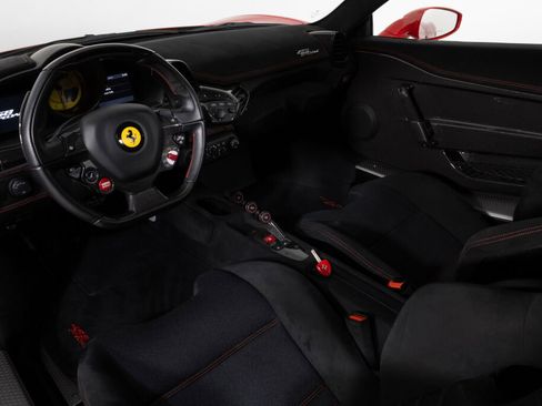 Used 2015 Ferrari 458 Speciale Coupe RWD image 38