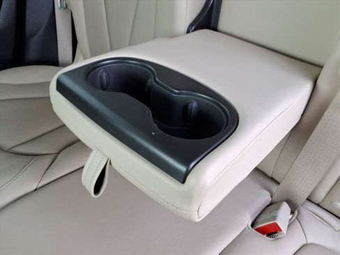Used 2020 Buick Envision Essence FWD image 16