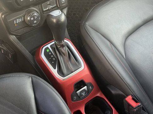 Used 2021 Jeep Renegade Trailhawk w/ Luxury Group III image 19