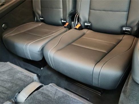 Used 2025 Mercedes-Benz GLS 450 GLS 450 image 32