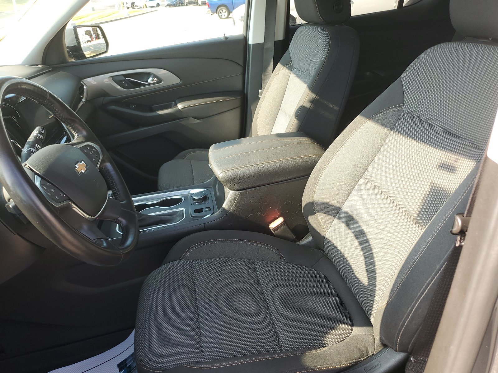 Used 2020 Chevrolet Traverse LT w/ Driver Confidence II Package AWD/4WD image 17