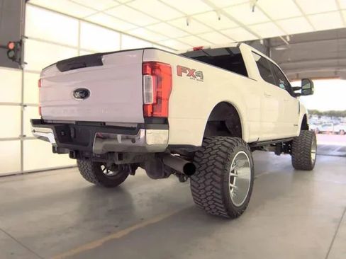 Used 2019 Ford F250 XLT w/ XLT Value Package AWD/4WD image 4