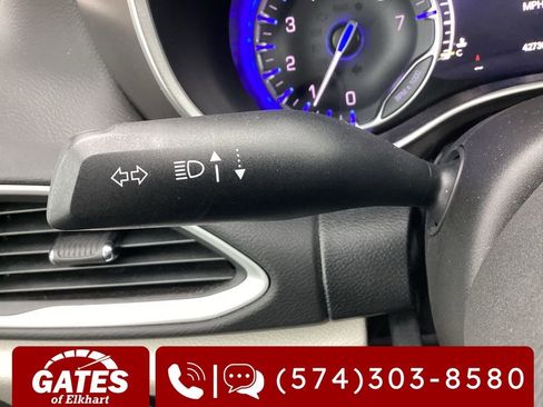 Used 2024 Chrysler Pacifica Touring-L image 29