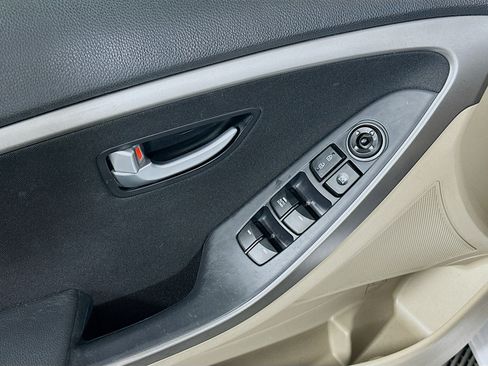 Used 2013 Hyundai Elantra GT FWD image 15