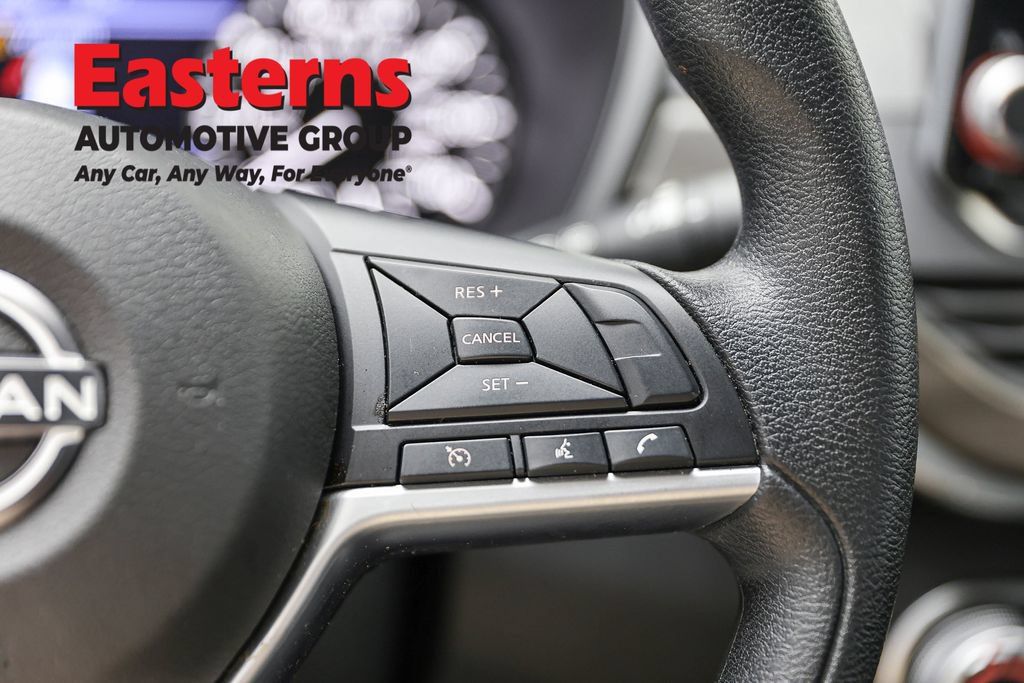 Used 2025 Nissan Altima 2.5 SV FWD image 16