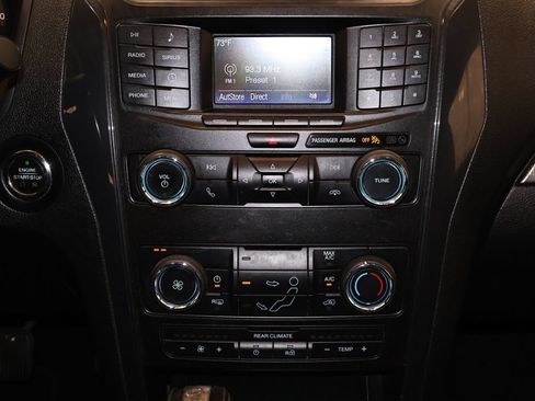 Used 2018 Ford Explorer XLT w/ Class II Trailer Tow Package FWD image 28