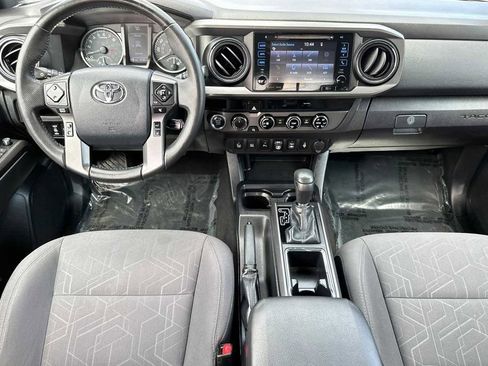 Used 2018 Toyota Tacoma TRD Sport image 14