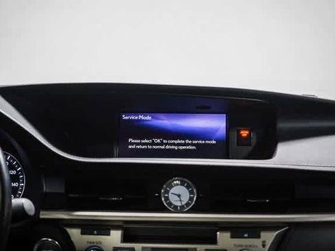 Used 2018 Lexus ES 350 w/ Luxury Package w/Wood Trim image 14