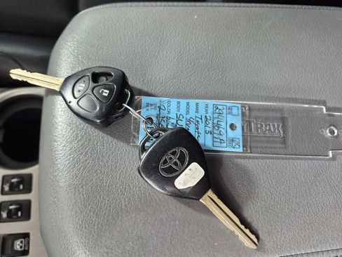 Used 2013 Toyota 4Runner SR5 w/ Premium Pkg w/3rd Row Seat AWD/4WD image 32