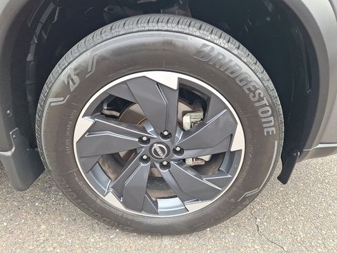 Certified 2024 Nissan Rogue SV w/ SV Premium Package AWD/4WD image 8