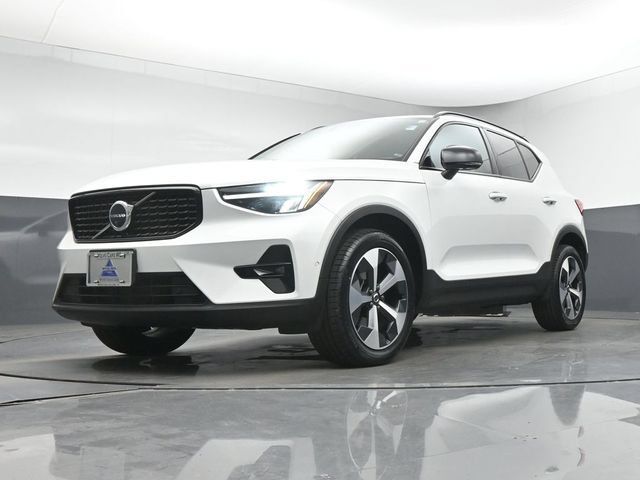 Used 2023 Volvo XC40 B5 Plus w/ Protection Package Premier AWD/4WD image 39