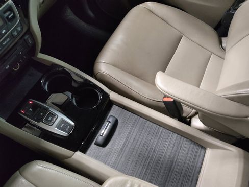 Used 2017 Honda Pilot Touring image 26