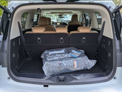 Used 2027 INFINITI QX80 Luxe w/ Cargo Package RWD image 13