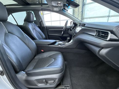 Used 2019 Toyota Camry XSE FWD image 15