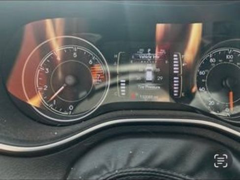 Used 2020 Jeep Cherokee Latitude Plus AWD/4WD image 7