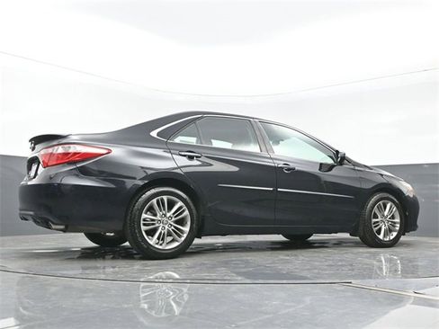 Used 2015 Toyota Camry SE image 25