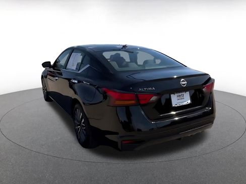 Used 2025 Nissan Altima 2.5 SV FWD image 11