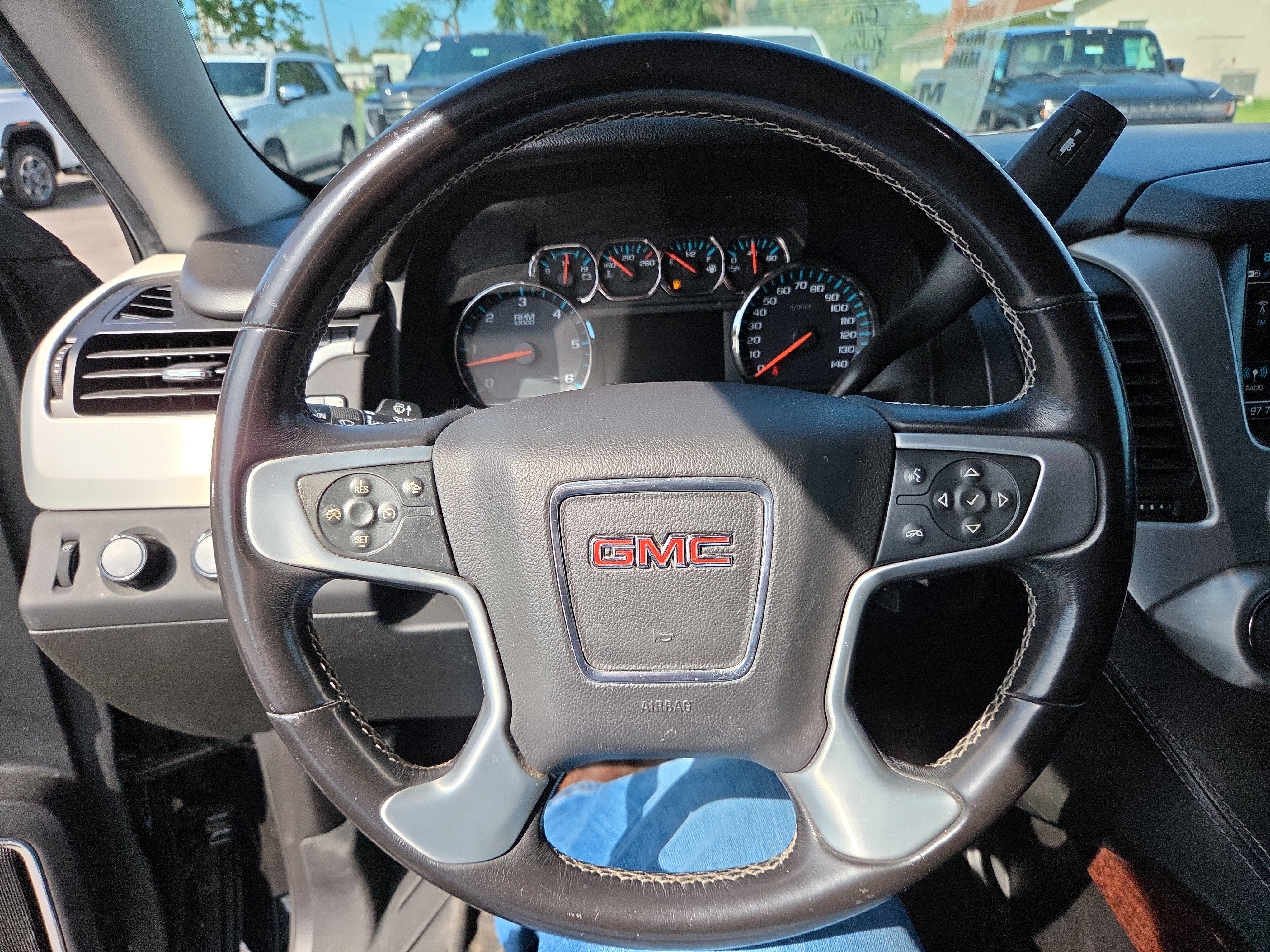 Used 2018 GMC Yukon SLE w/ SLE Value Package AWD/4WD image 8