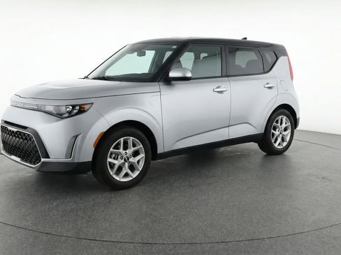 Used 2025 Kia Soul LX w/ LX Technology Package FWD image 3