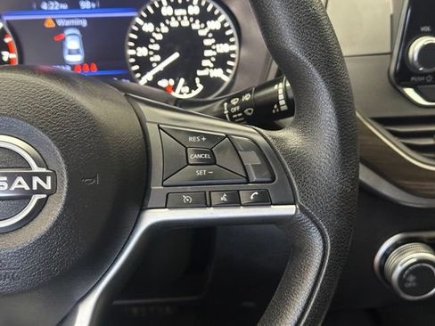 Used 2024 Nissan Altima 2.5 SV AWD/4WD image 24