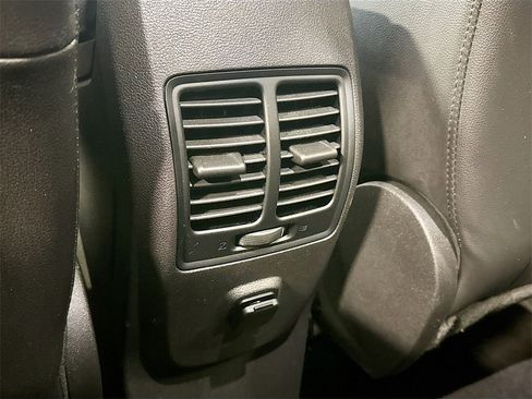 Used 2018 Ford Escape SE w/ SE Sport Appearance Package image 28