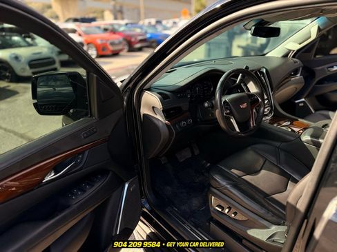 Used 2019 Cadillac Escalade Luxury AWD/4WD image 20